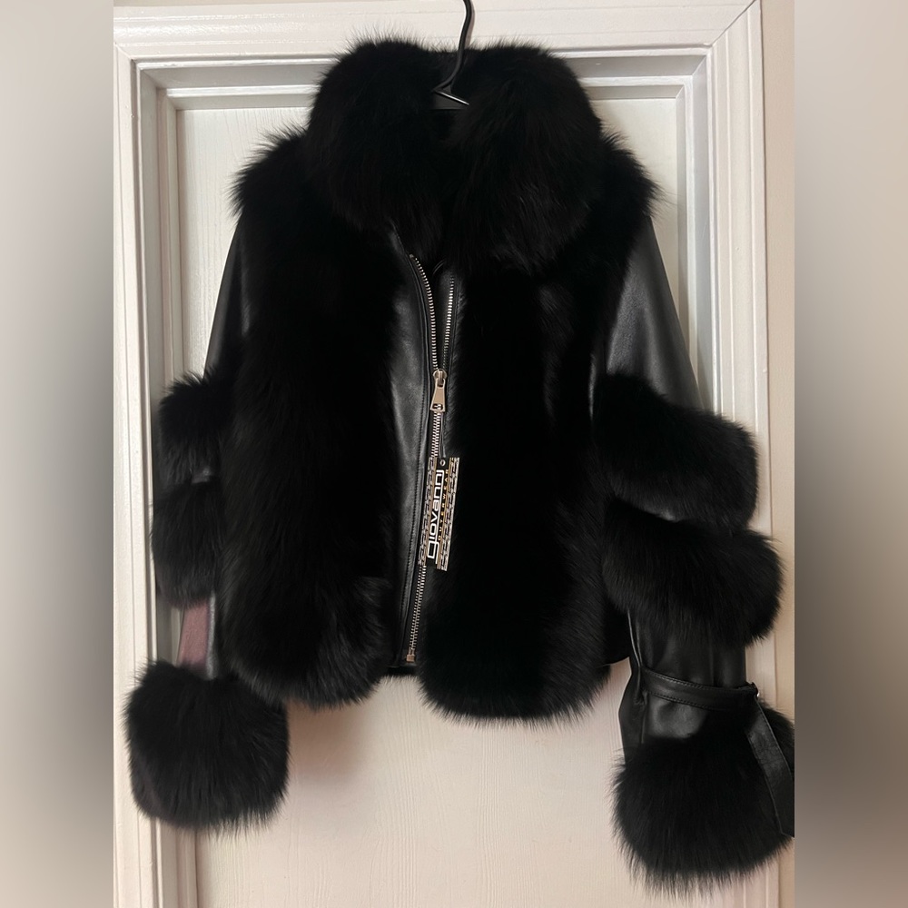 Brand New Giovanni Black Fox Fur and Leather Jacket (Size L)